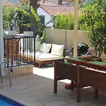 Villasevval-sleeps8-pool-bbq-ac-near Centre וילה