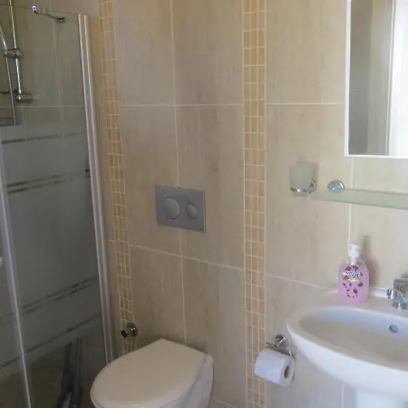 Villa Villasevval-sleeps8-pool-bbq-ac-near Centre