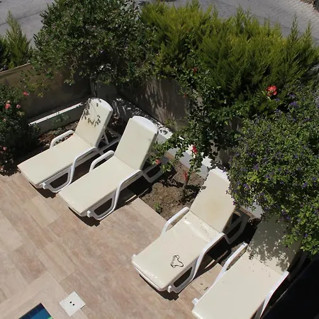 Willa Villasevval-sleeps8-pool-bbq-ac-near Centre
