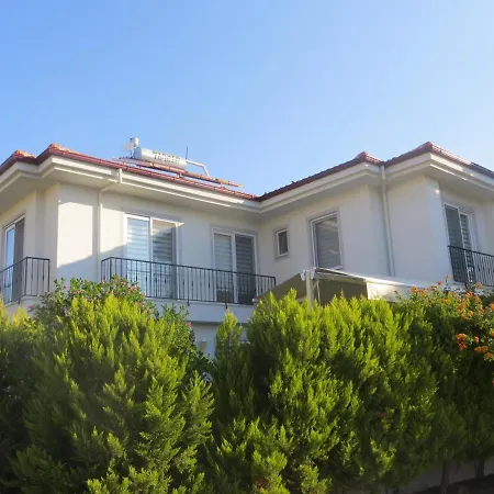 Villasevval-sleeps8-pool-bbq-ac-near Centre Willa