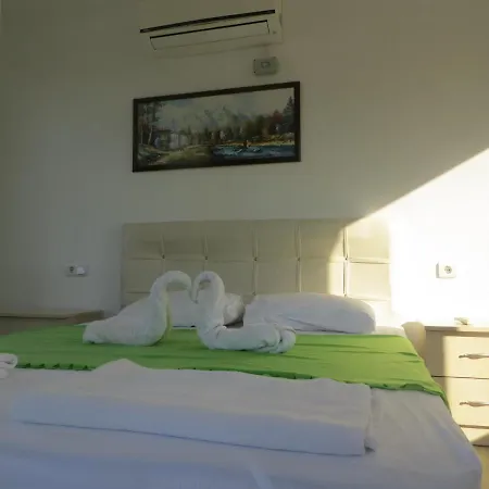 Villasevval-sleeps8-pool-bbq-ac-near Centre *