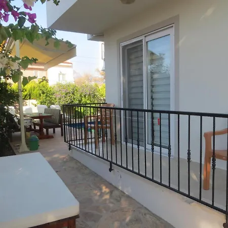 Villasevval-sleeps8-pool-bbq-ac-near Centre *