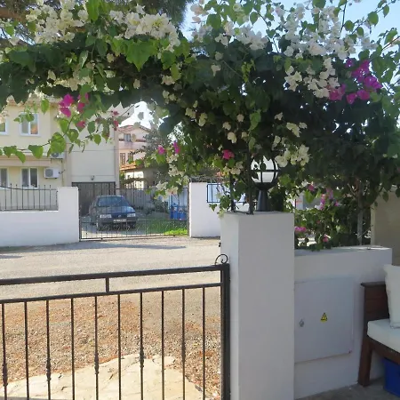 Villasevval-sleeps8-pool-bbq-ac-near Centre