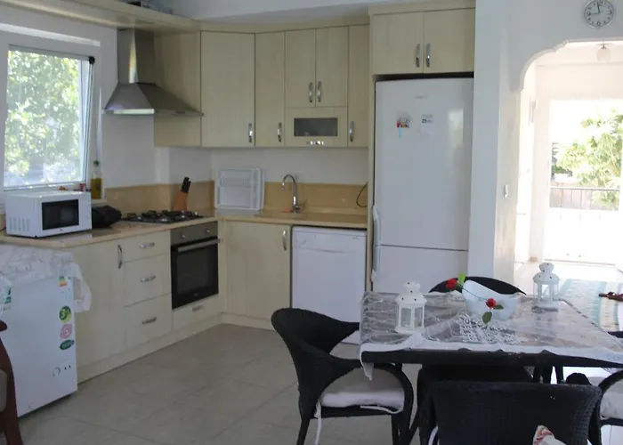 Вилла Villasevval-sleeps8-pool-bbq-ac-near Centre