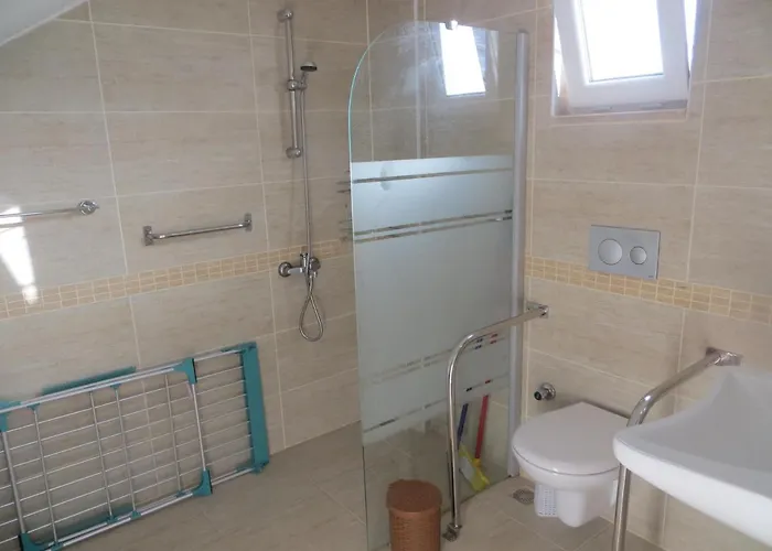 Villasevval-sleeps8-pool-bbq-ac-near Centre